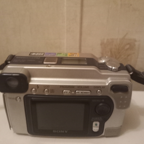Sony camera - Picture 2 of 4